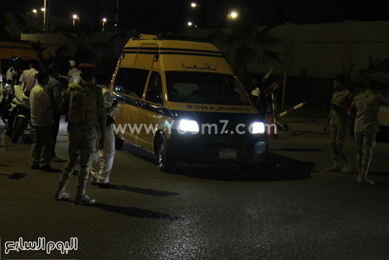 إحدى سيارات الإسعاف فى طريقها إلى مطار ألماظة العسكرى  -اليوم السابع -5 -2015