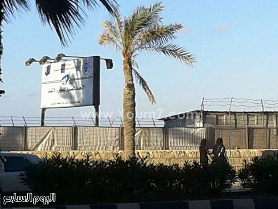  سور إضافى فوق سور الكورنيش لأحد الكافيهات يحجب الرؤية -اليوم السابع -5 -2015