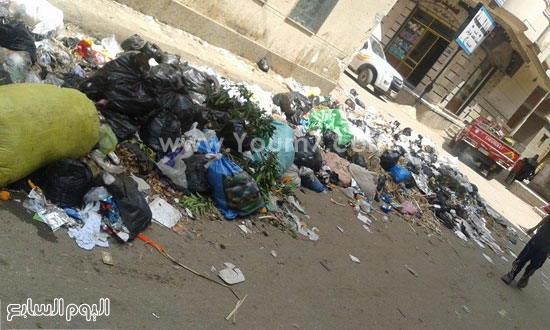 تراكم القمامة فى أحد الشوارع -اليوم السابع -5 -2015