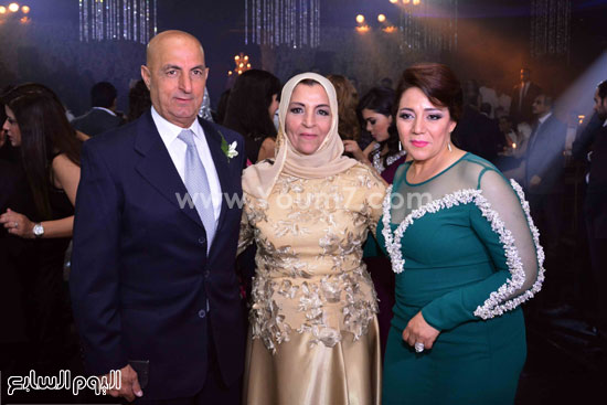 	والدة العريس ووالدة العروس وشقيقها حسين حمدى -اليوم السابع -5 -2015