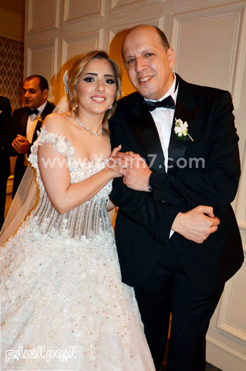 والد العروس عمرو السرجانى والعروس -اليوم السابع -5 -2015