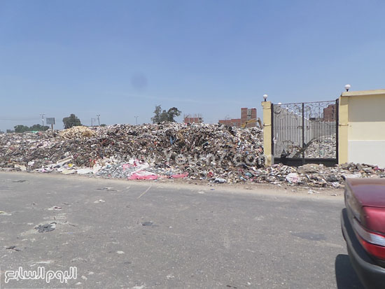 تراكم القمامة على الطريق السريع بالمحلة -اليوم السابع -5 -2015