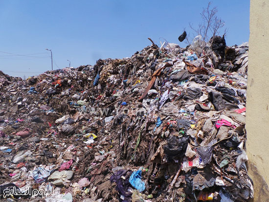 أكوام القمامة المتراكمة بمدخل المحلة -اليوم السابع -5 -2015