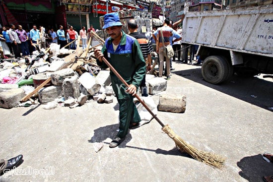 	جانب من أعمال النظافة بميدان العتبة -اليوم السابع -5 -2015
