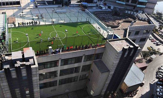الصين تستغل أسطح المدارس لإنشاء ملاعب كرة القدم -اليوم السابع -5 -2015
