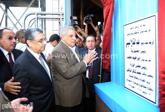 رئيس الوزراء أثناء افتتاحه محطة كهرباء بنها -اليوم السابع -5 -2015