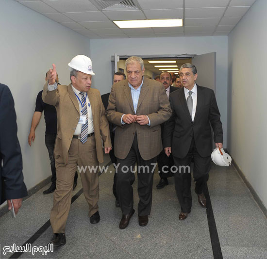 	رئيس الوزراء يواصل جولته داخل محطة كهرباء بنها -اليوم السابع -5 -2015