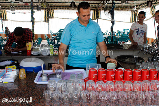 أغلب العاملين بالمقاهى حاصلين على مؤهلات عليا وبدون وظائف  -اليوم السابع -5 -2015