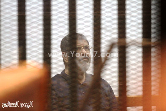  مرسى بالقفص يستمع للمحكمة -اليوم السابع -5 -2015