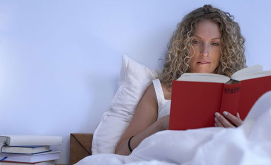 قراءة الكتب المفضلة على السرير قبل النوم -اليوم السابع -5 -2015
