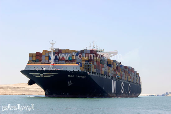 	إحدى السفن العملاقة تعبر قناة السويس  -اليوم السابع -5 -2015
