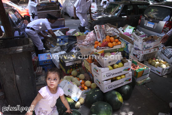شرطة المرافق ترفع إشغالات لعدد من بائعى الخضار بالميدان -اليوم السابع -5 -2015