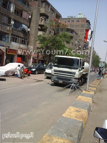 سيارة رش الأسفلت بمنطقة دار السلام -اليوم السابع -5 -2015