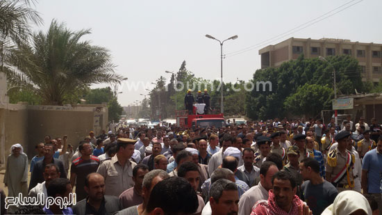  الآلاف يشيعون جنازة الشهيد -اليوم السابع -5 -2015