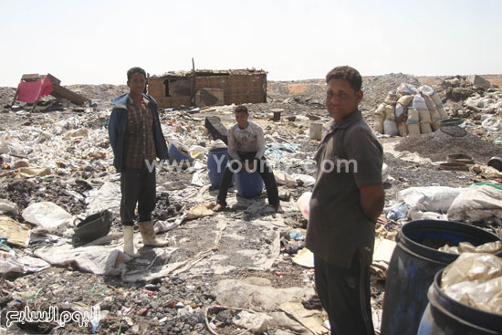 أطفال الفيوم يعملون فى جمع القمامة ويعودون لبلادهم بعد 10 أيام  -اليوم السابع -5 -2015