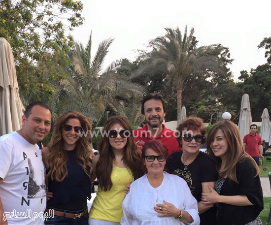  فيروز وابنها أيمن وابنتها إيمان ولبلبة وعدد من أقاربها -اليوم السابع -5 -2015