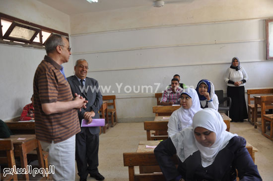 	عشماوى يتفقد لجان الفتيات فى امتحانات الدبلومات الفنية  -اليوم السابع -5 -2015