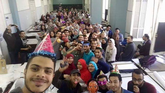 1) طلاب هندسة اسكندرية يحتفلون فى يوم ترفيهى من إعداد الأساتذة -اليوم السابع -5 -2015