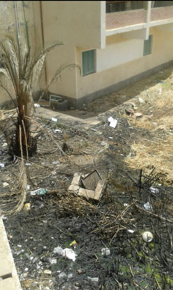 مياه الصرف تحاصر محكمة الخارجة  -اليوم السابع -5 -2015