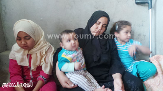  زوجة الشهيد وأطفاله هاجر وسارة ومحمد  -اليوم السابع -5 -2015