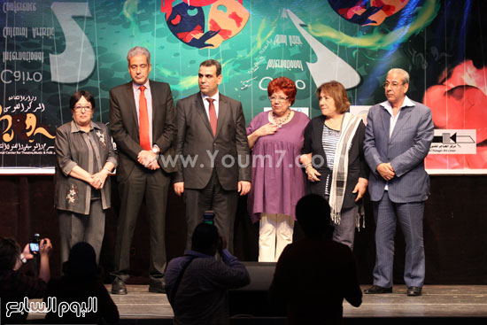 الوزير مع الدكتور محمد عفيفى والفنانتين سميحة أيوب وسميرة عبد العزيز.  -اليوم السابع -5 -2015