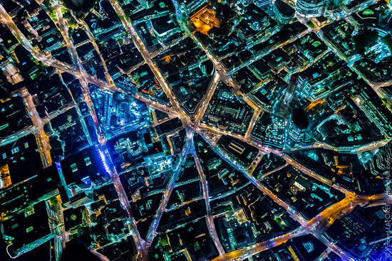 الأضواء تجعل المدينة تبدو وكأنها جزء من لوحة كهربائية -اليوم السابع -5 -2015