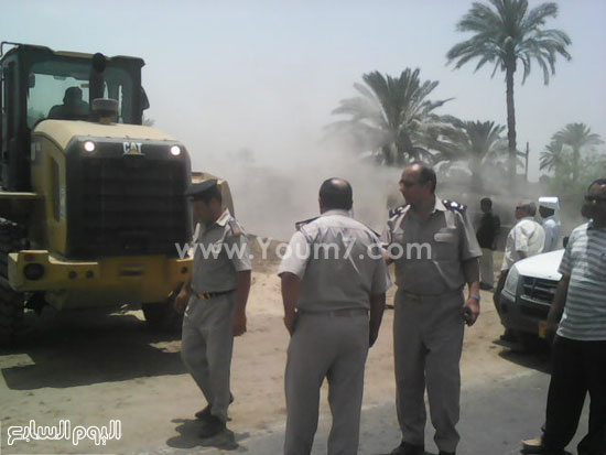 قوات من الأمن تشرف على عملية الإزالات -اليوم السابع -5 -2015