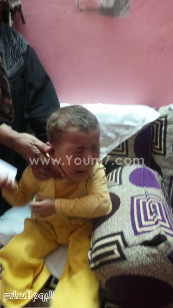 ملك تبكى أثناء تصويرها لاعتقادها أنه ضوء طبيب العيون -اليوم السابع -5 -2015
