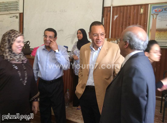 رئيس الجامعة أثناء تفقد اللجان  -اليوم السابع -5 -2015