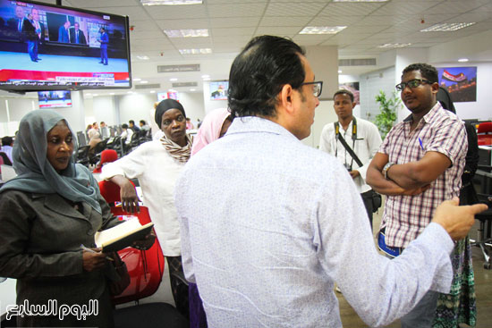 وفد الصحفيين السودانيين يستمع لشرح الزميل دندراوى الهوارى -اليوم السابع -5 -2015