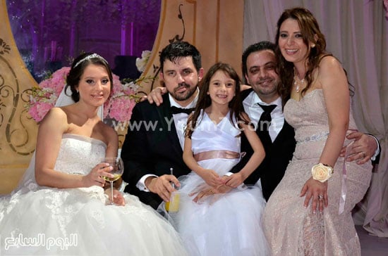	العروسان وشقيق العريس اليكس منصور وحرمه وكريمتهما -اليوم السابع -5 -2015