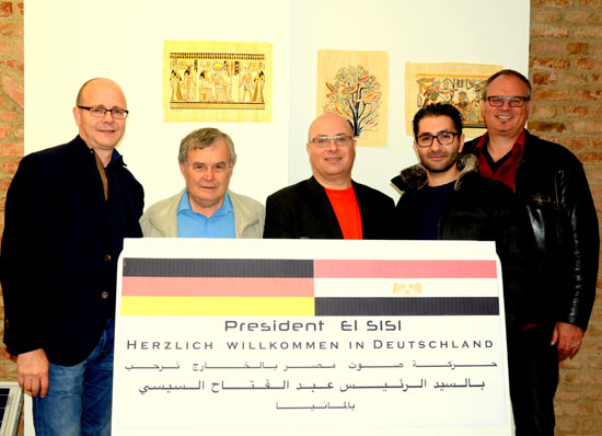 عدد من أعضاء حركة صوت مصر فى ألمانيا مع عدد من الألمان استعدادا لزيارة السيسى -اليوم السابع -5 -2015