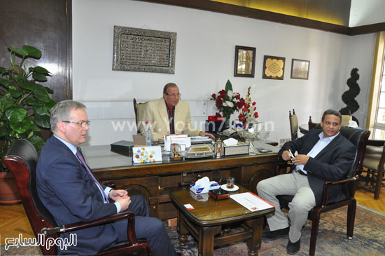 أحمد سعيد مع نائب وزير المجرى بمكتب علام -اليوم السابع -5 -2015