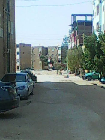 أحد شوارع مدينة الخارجة وقد اختفى منه المواطنون هربا من الحر -اليوم السابع -5 -2015