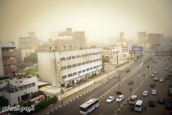 	الرياح المحملة بالأتربة تغطى سماء القاهرة -اليوم السابع -5 -2015