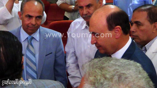 	مميش يتحدث إلى رئيس مجلس إدارة الأهرام وفى الصورة الشاعر جمال بخيت رئيس تحرير صباح الخير  -اليوم السابع -5 -2015