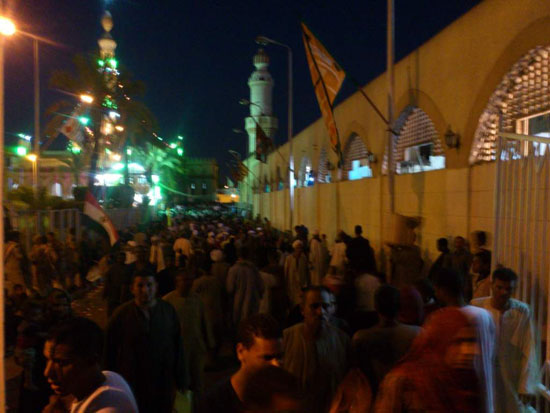 الآلاف يتجمعون فى ساحات المسجد  -اليوم السابع -5 -2015
