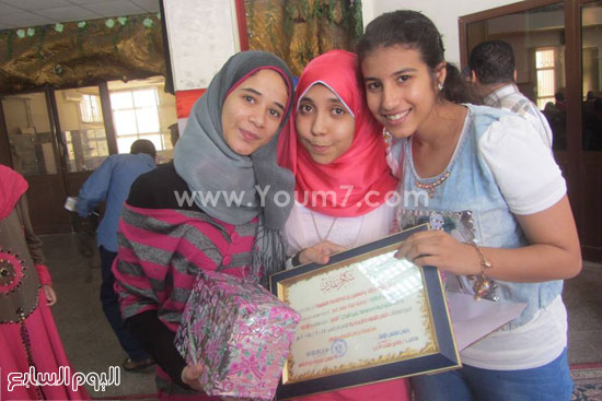 	 طالبات من أوائل الشهادة الإعدادية بالخارجة  -اليوم السابع -5 -2015