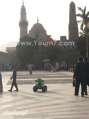 الأطفال يلهون داخل ساحة سيدى أبو الحجاج -اليوم السابع -5 -2015