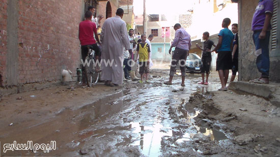 6-	غضب من أهالى عزبة المرشح بعد غمر الشوارع مياه الصرف -اليوم السابع -5 -2015