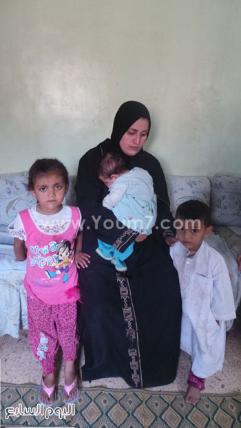 صورة لزوجة المجنى عليه وأطفالها -اليوم السابع -5 -2015