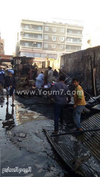 مياه الإطفاء تغمر شارع الأكشاك المحترقة -اليوم السابع -5 -2015