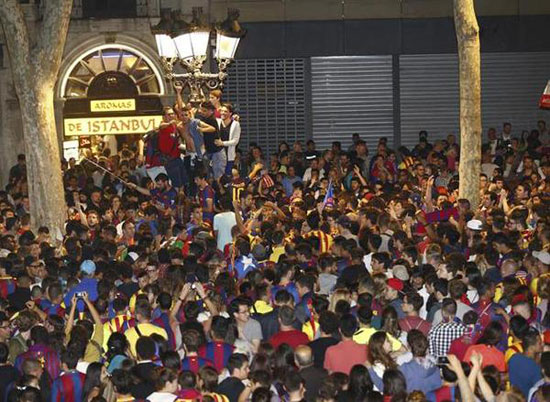 	جماهير برشلونة تحتشد احتفالا باللقب -اليوم السابع -5 -2015