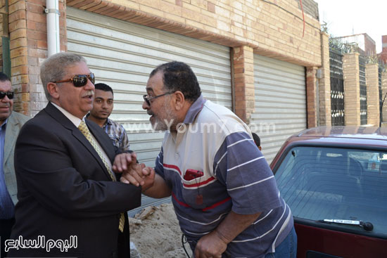 المحافظ يلتقى أحد المواطنين  -اليوم السابع -5 -2015