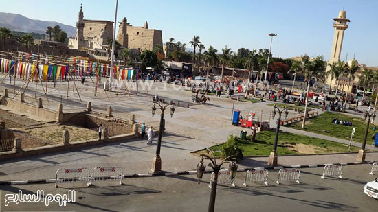 تعليق الخيام فى ساحة أبو الحجاج الأقصرى -اليوم السابع -5 -2015