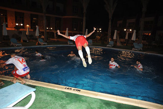 لاعبو المغرب التطوانى فى حمام السباحة -اليوم السابع -5 -2015