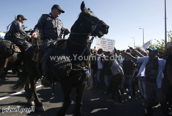 	الشرطة الاسرائيلية تعتدى على المتظاهرين  -اليوم السابع -5 -2015