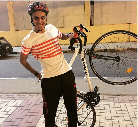 	عبد الرحمن مع دراجته -اليوم السابع -5 -2015