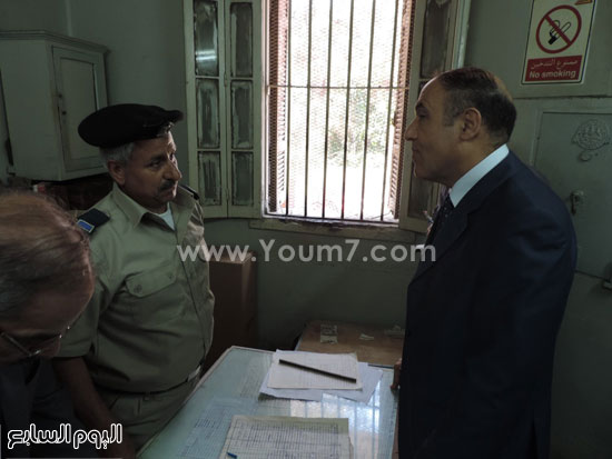 	اللواء سيد جاد الحق فى مكتب الأمن بمحطة قطار الزقازيق -اليوم السابع -5 -2015