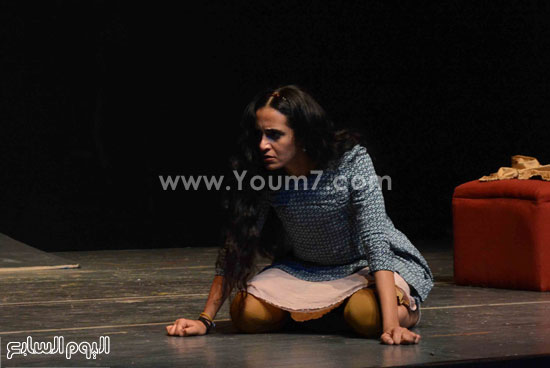 ريم حجاب فى أحد مشاهد المسرحية  -اليوم السابع -5 -2015